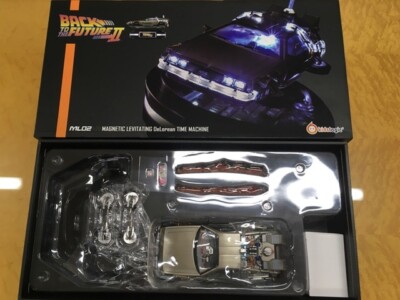 Back to The Future Part II 1/20 Magnetic Floating Figure DeLorean