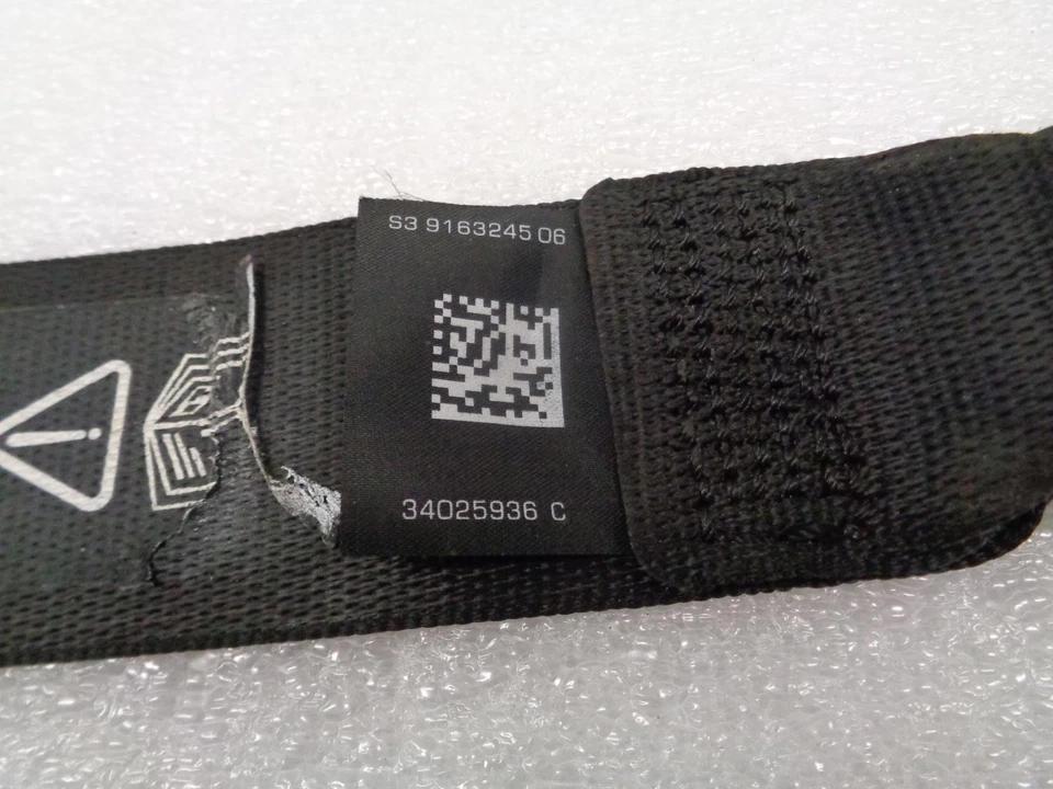 Черный задний правосторонний натяжитель ремня безопасности для BMW 535i F10 2011-2016 годов выпуска от оригинального производителя AK251168 - Изображение 3 из 4