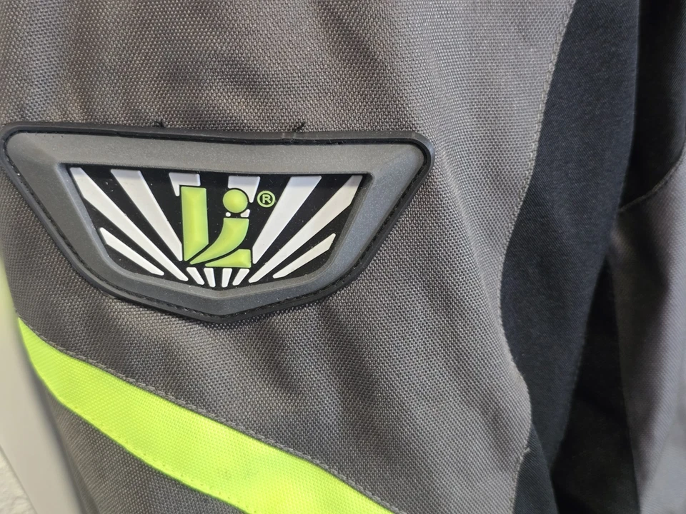 Leslie International women's Motorcycle Jacket size 3XL 23" Pit 27" Long. Grey. - Image 3 of 4