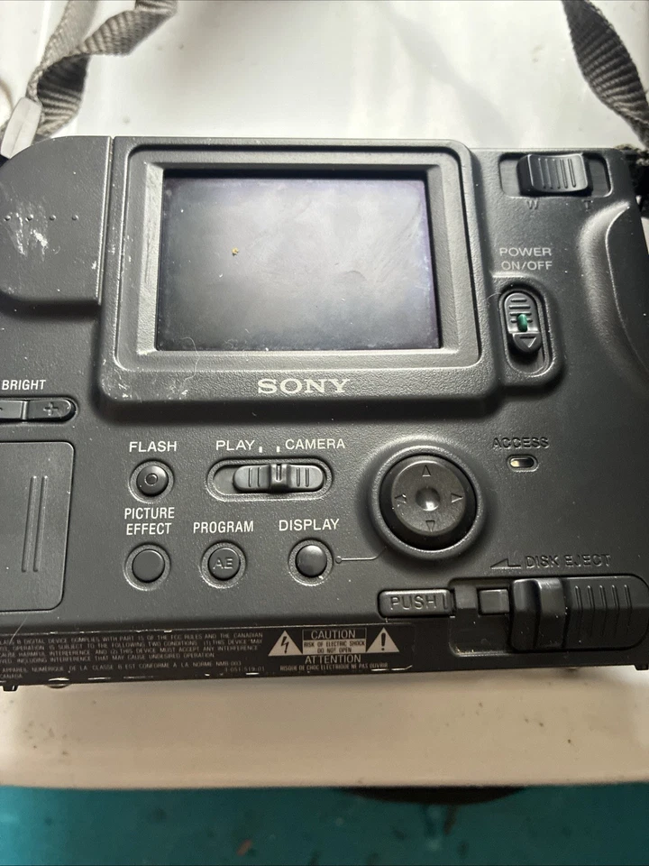 Sony Mavica MVC-FD75 0.4MP Digital Camera - Silver and Black - Image 3 of 4