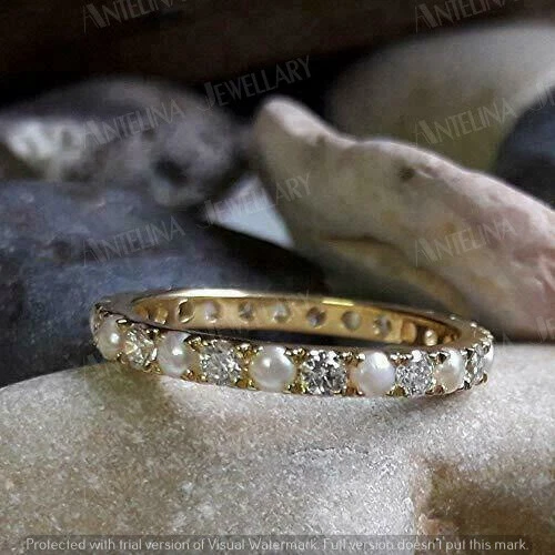 Anillo de compromiso de eternidad de perlas redondas simuladas de 1 quilate enchapado en oro de plata 925 Foto 3 de 4