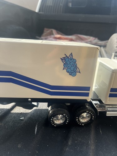 Nylint Silver Knight 18 Wheeler Reenders Blueberry Farm MI Tractor Trailer mint - Picture 12 of 16