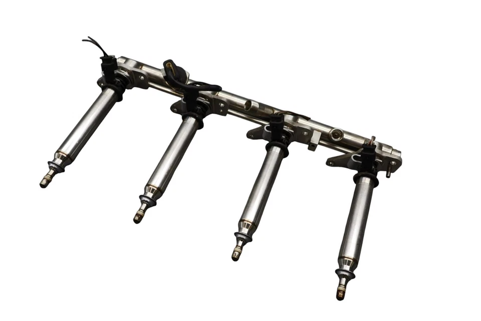 Правосторонняя направляющая впрыска топлива 11–18 Mercedes CLS550 W218 с оригинальными форсунками - Изображение 4 из 4