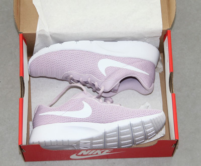 Nike Sneaker Tanjun GS Iced lilac white Größe 36 NEU & OVP !!!