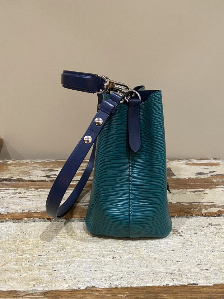 Raro Bolso de Mano Louis Vuitton Neo Noe BB Epi Cuero Para Mujer Velo/M Carretera/Andigo Foto 3 de 4