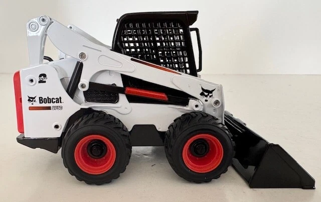 1:25 Bobcat S750 Skid Steer Loader Diecast Model 6988732 By Wan Ho - Image 2 of 4