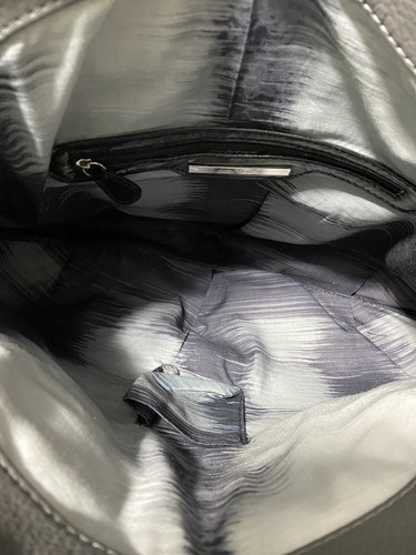 Daisy Fuentes große lässige Hobo-Handtasche für Damen - grau mit schwarzen Griffen neu mit Etikett - Bild 4 von 4