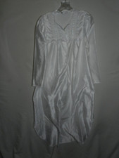 Carole hochman Long Sleeve Soft brushed Fleece inner satin Nightgown Sz S white
