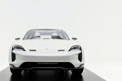 1/43 特注 ポルシェ Mission E Cross Turismo Spark 1:18 Porsche Mission E Cross Turismo in Light Grey w