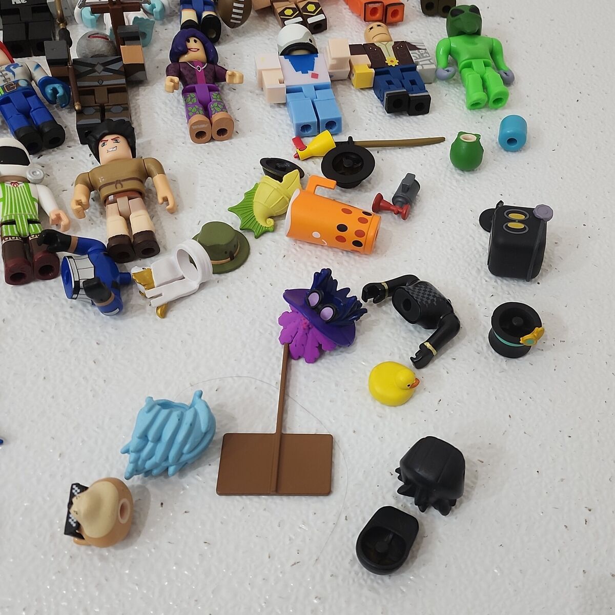 Roblox & Minecraft Action Figures Toys Lot of Figures + Accessories Blocks  ⭐️