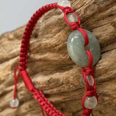 Tibetisch Buddhistische Armbänder Handarbeit aus roter Schnur mit Jadeit Donut