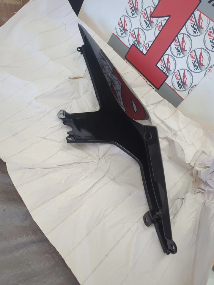 KAWASAKI NINJA 250R 09-10 NOVO R/H RR CARENAGEM CAUDA PRETA CAPUZ COBERTURA 36040-0062-15Q - Imagem 4 de 4