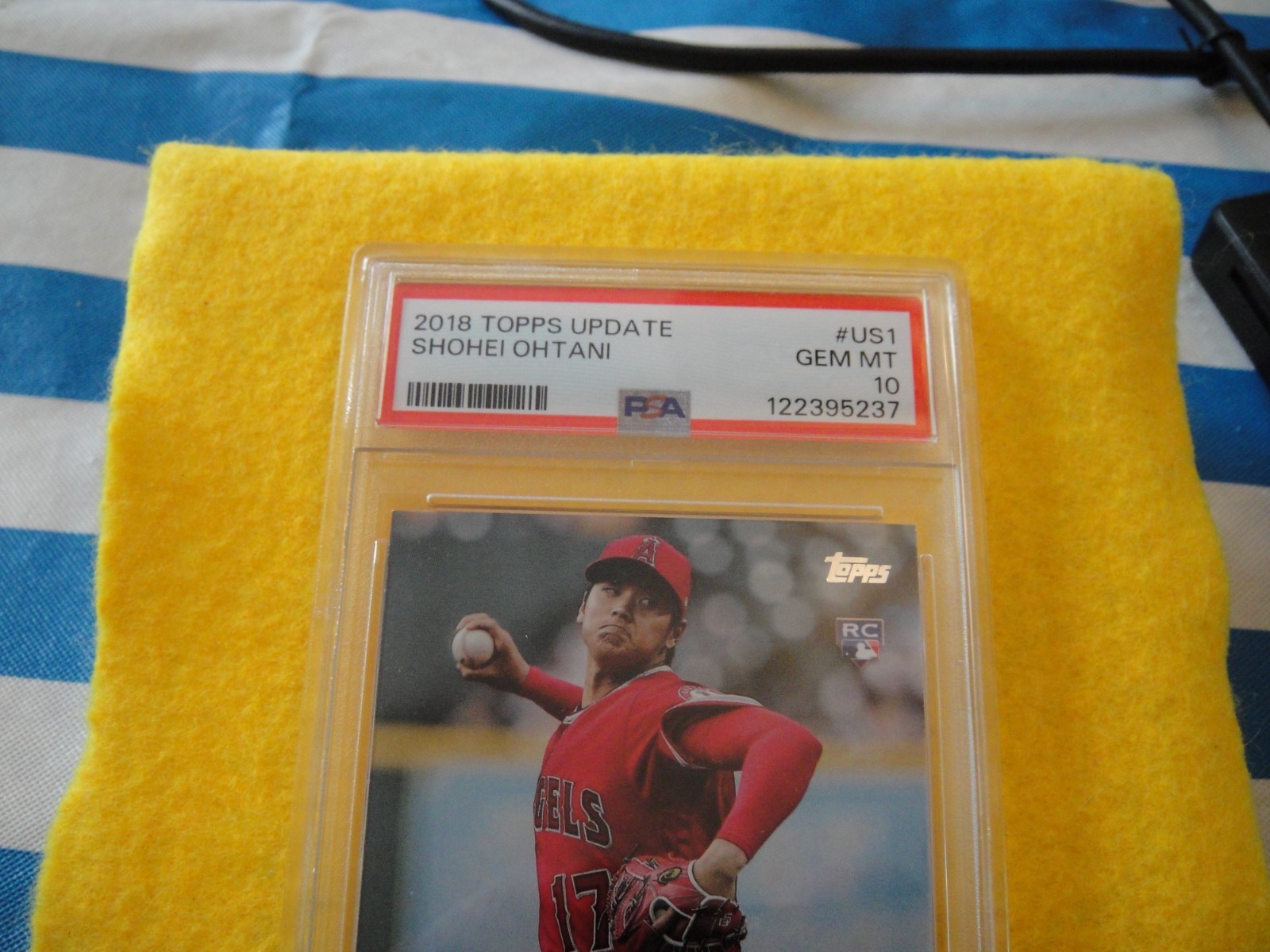 2018 Topps Update Series - Shohei Ohtani #US1 Pitching, Red Jersey (RC) PSA 10 view 4