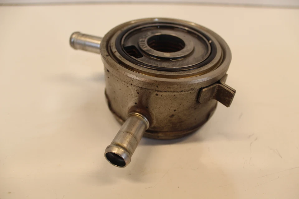 2005 YAMAHA YZF R6 REFRIGERADOR DE ÓLEO DO MOTOR FABRICANTE DE EQUIPAMENTO ORIGINAL 5EB-13470-00-00 - Imagem 4 de 4