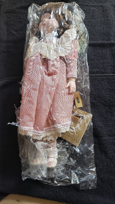 Seymour Mann Connoisseur Doll Collection - 17" - Vivian - Never Displayed - 1988