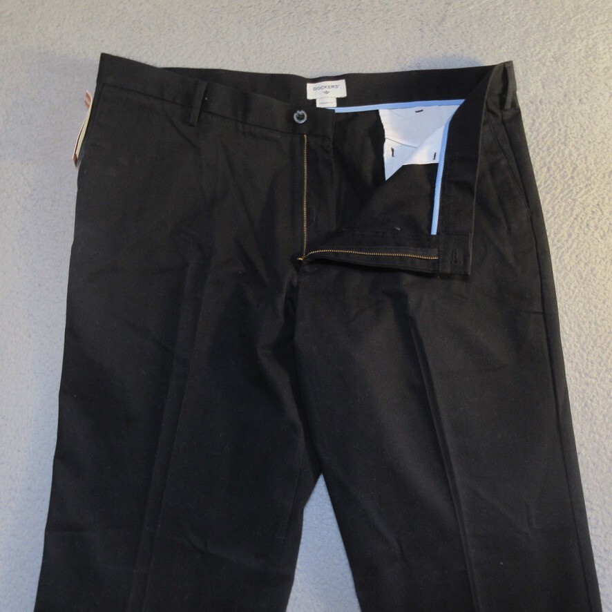 Dockers Pants 42x32 Mens Black Straight Fit Stretch NWT Dockers Pants 42x32 Mens Black Straight Fit Stretch NWT