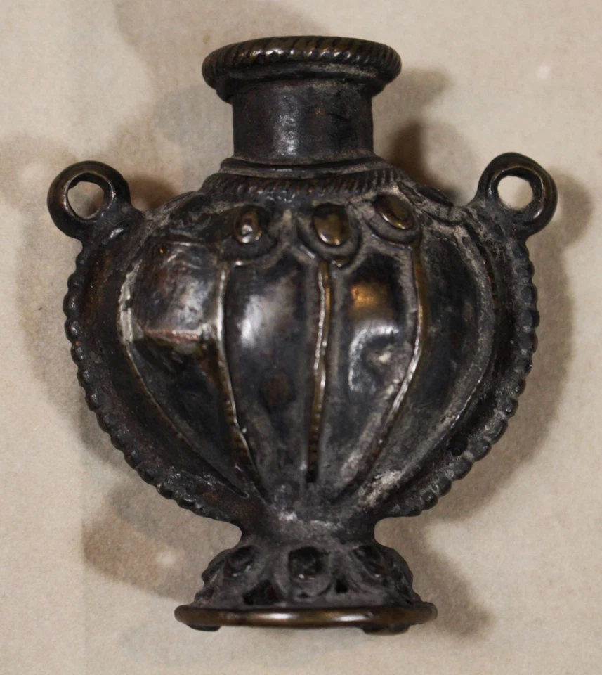 18th c. or Early 19th c. 2.75" Bronze Newar Napalese In Pot or Incense Burner - Image 2 of 4