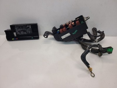 2005 Subaru Forester (2.5L / AT / XT) Engine Fuse Box PN: 82231SA400