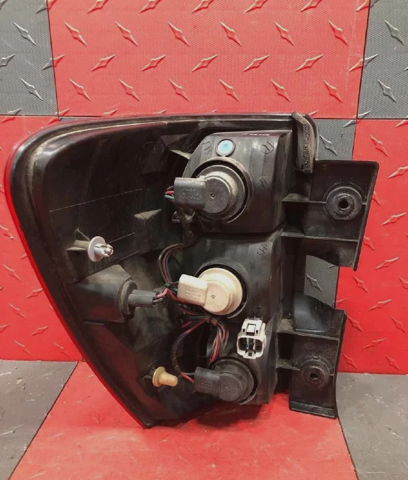 2006-2009 Pontiac Torrent Right Passenger Side Tail Light Assembly OEM - Image 2 of 3