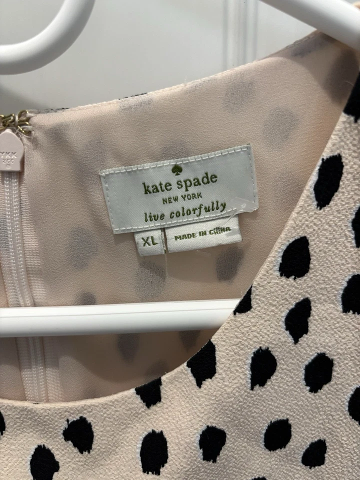 Blusa Kate Spade New York preta e creme sem mangas tamanho XL estampa de chita manchas em excelente estado usado - Imagem 2 de 4