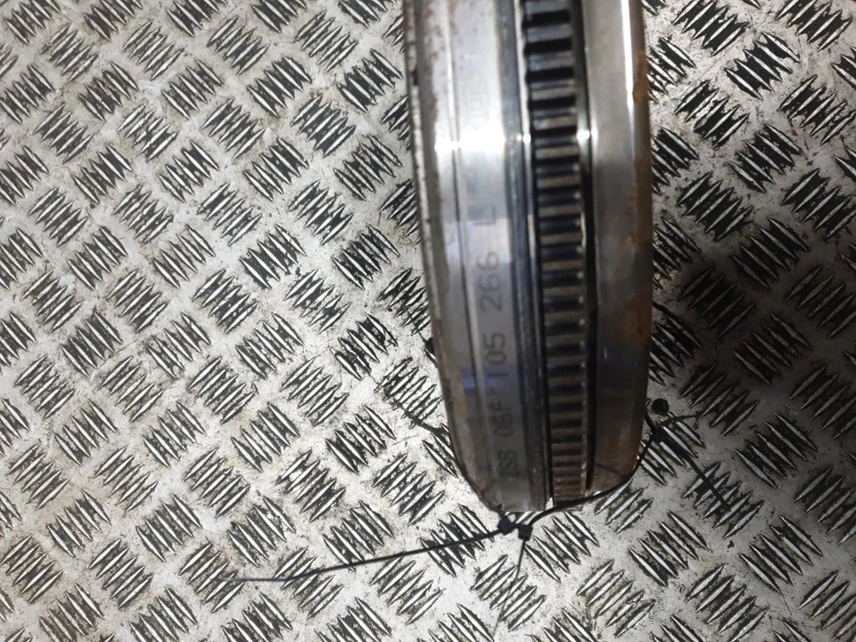 Volkswagen Golf MK5 GTI DSG 2003-2008 VOLANTE DOBLE MASA 06F105266L Foto 4 de 4