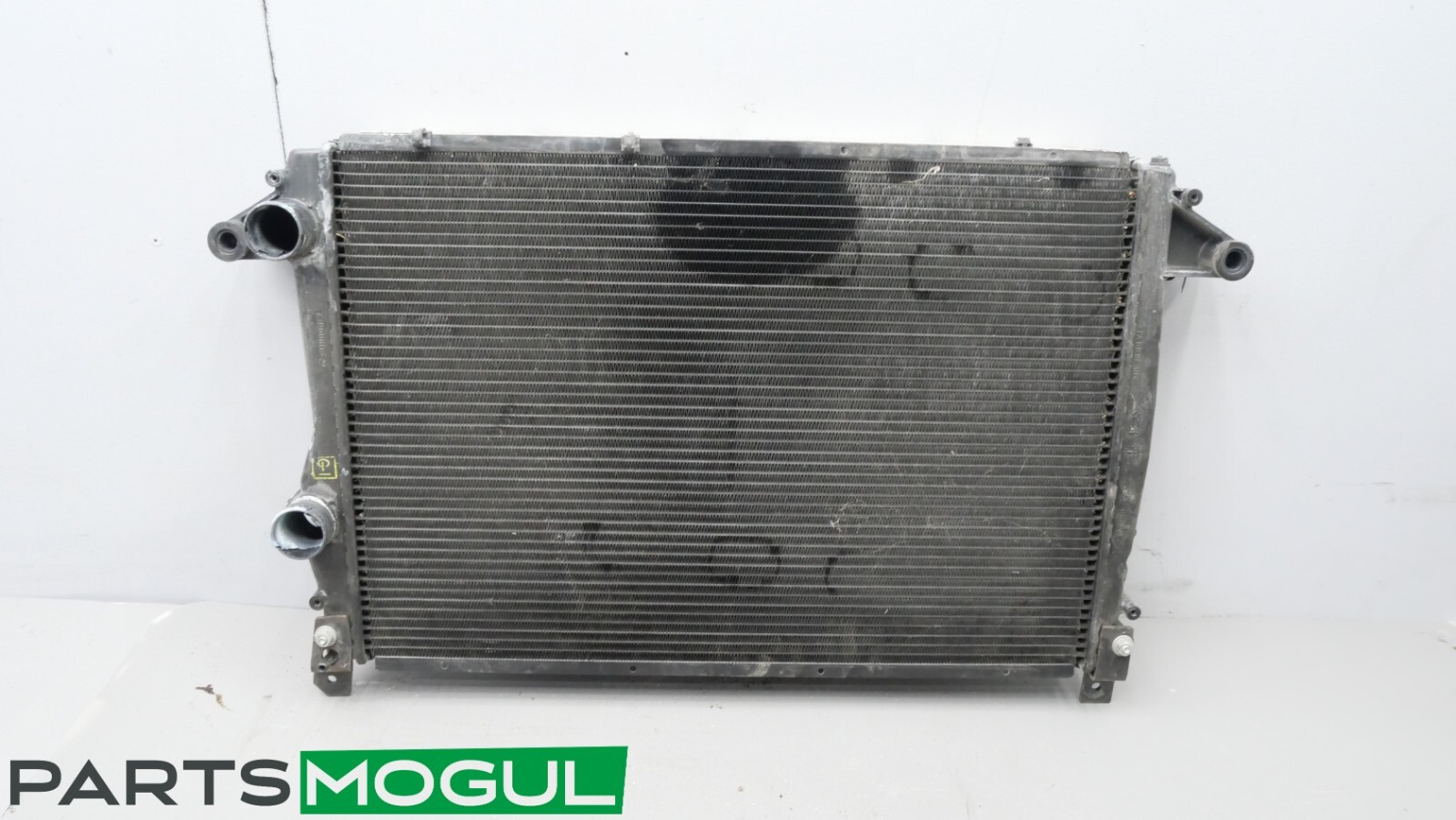 Maserati Gran Turismo Quattroporte Cooling Water Radiator 4.7 220979 OEM
