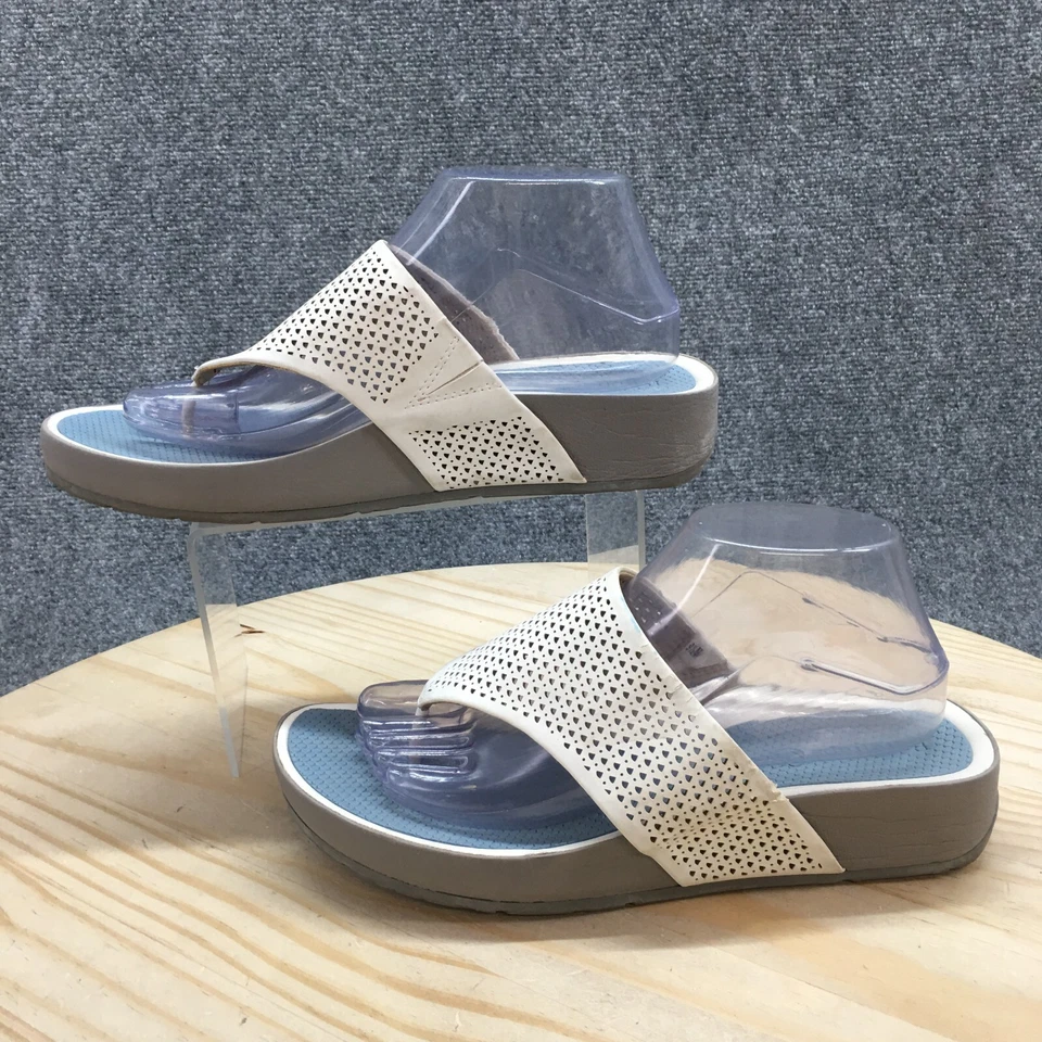 Sandalias Baretraps Mujer 9.5M Informales Sin Cordones Perf Cuña Tanga Blanco Imitación Cuero Foto 2 de 4