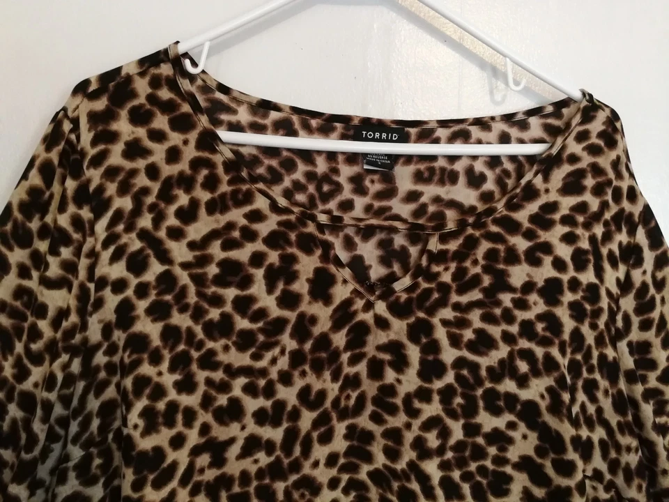 Blusa Torrid Mujer 2 Plus 2X Leopardo Estampado Animal Marrón Negro Top Manga Larga Foto 3 de 4