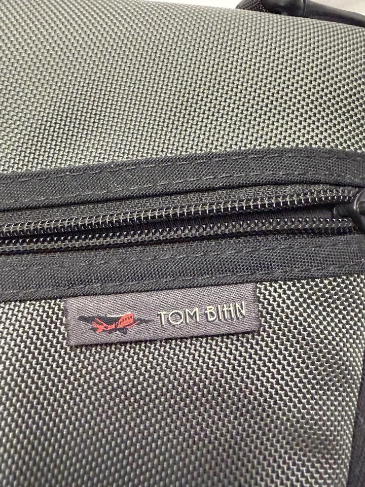 Tom Bihn Breve Case For iPad Tablet Crossbody carry Bag Ballistic Gray - Image 2 of 4