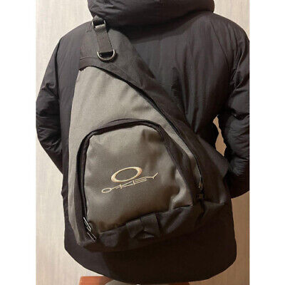 00s OAKLEY One Shoulder body Bag Tech Y2K khaki USED from 00s OAKLEY One Shoulder body Bag Tech Y2K khaki USED from