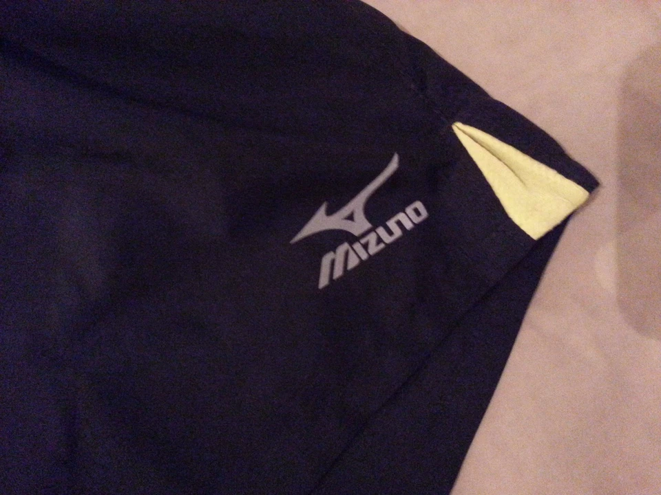 Pantalones cortos deportivos para mujer Mizuno XS negros Foto 4 de 4