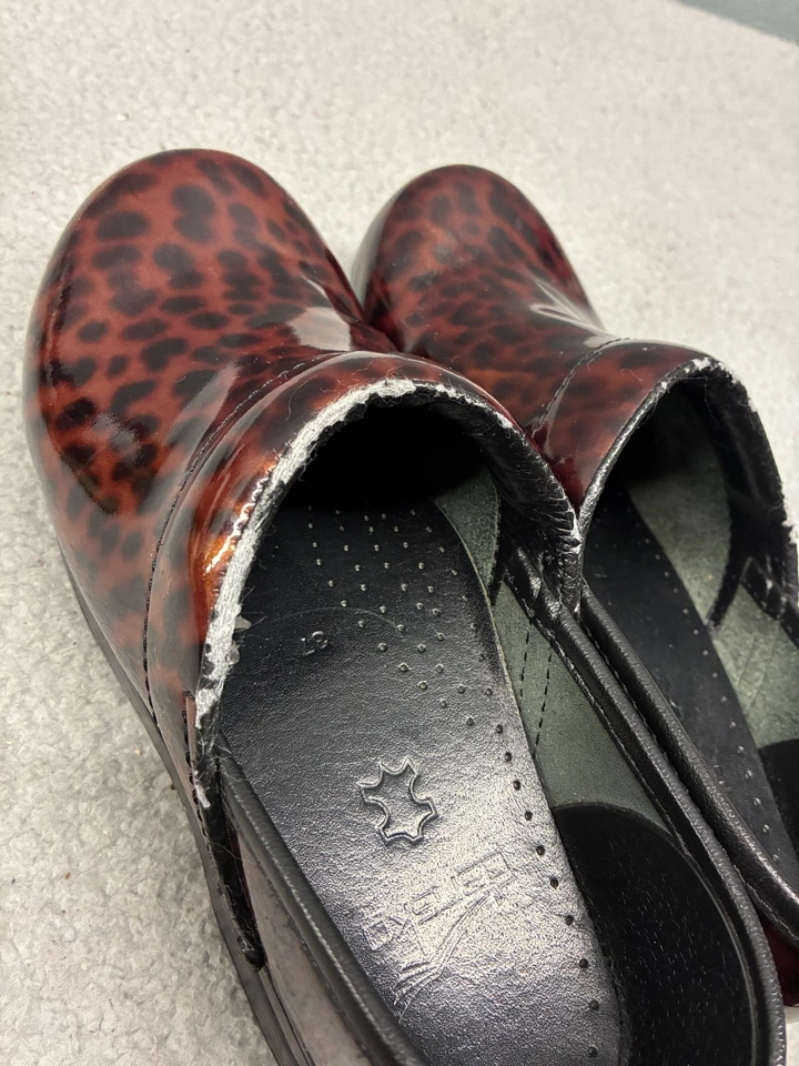 Zuecos profesionales Dansko para mujer 37 EE. UU. 6,5 charol negro y charol de leopardo marrón Foto 4 de 4