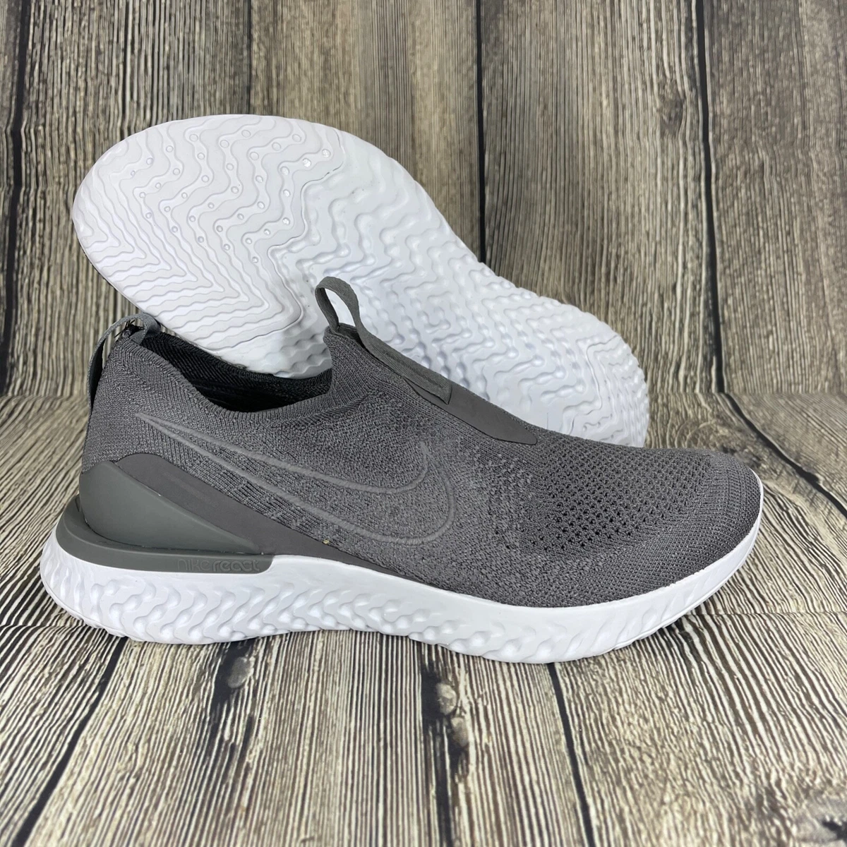 Nike epic phantom on sale react flyknit laceless