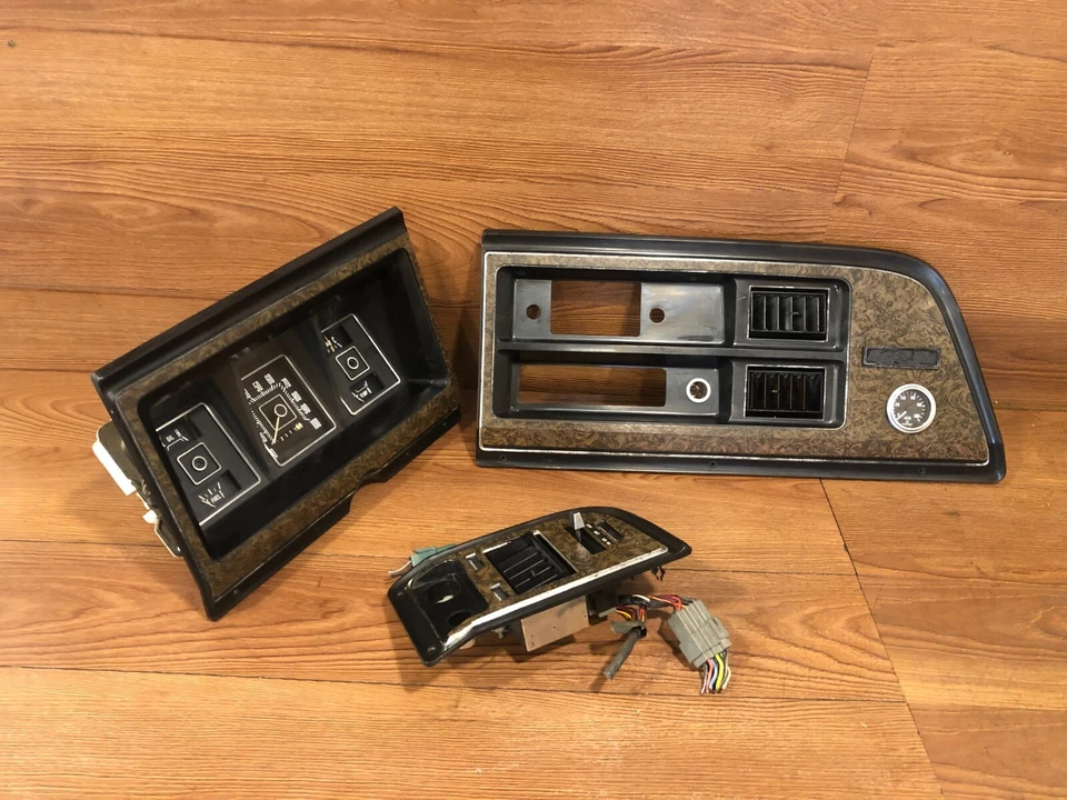 75-1991 FORD ECONOLINE VAN E150 E250 CLUSTER DASH VENT WOOD TRIM BEZEL PANEL OEM - Image 4 of 4