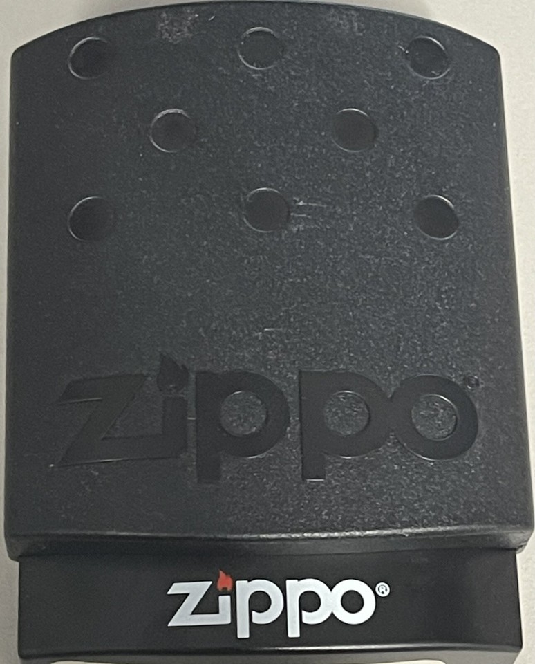 ZIPPO 2004 DEVIANT ART JESSICA RABBIT THRU KEYHOLE PINUP LIGHTER IN BOX