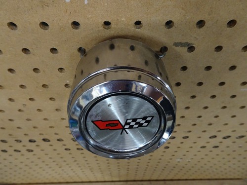 1980-1982 Corvette Aluminum Wheel Center Cap Cover Flag Emblem Chrome Used 1 - Picture 4 of 9