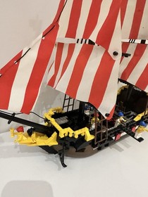 LEGO Pirates 6285 Black Seas Barracuda Dark Shark 100% complete set
