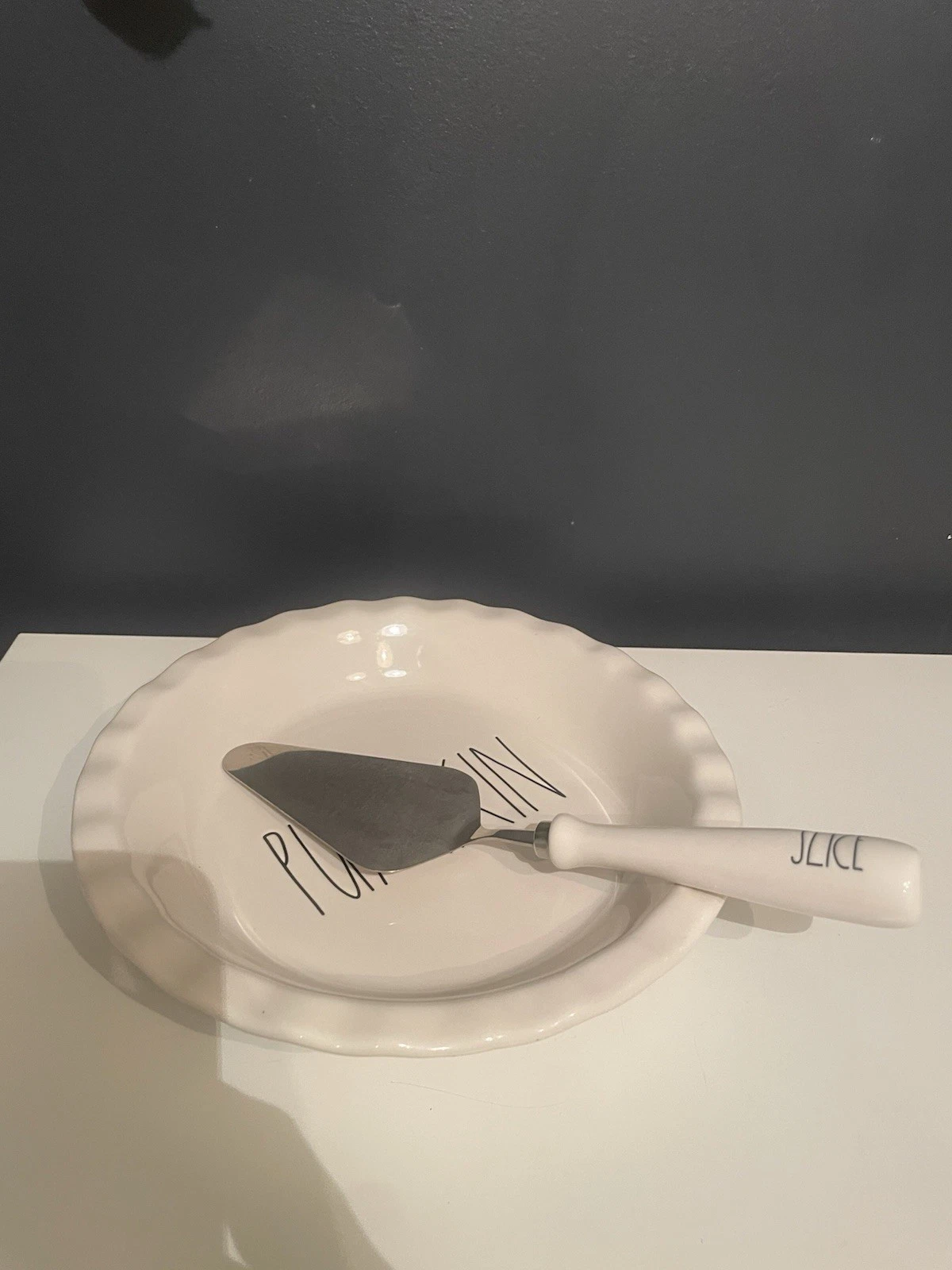 Rae Dunn "PUMPKIN" Pie Dish with SLICE Serving Spatula NEW HTF nwt Thanksgiving
