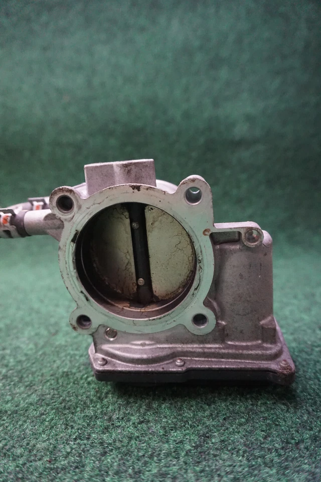 Toyota Scion TC 2013 2,5 L (manual) carrocería del acelerador OEM 2203036010 Foto 3 de 4