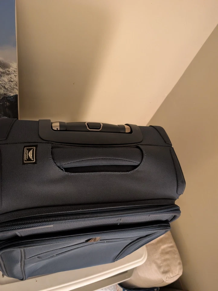 Delsey Helium X'pert Lite Personal Ultra Light 4 Wheel Spinner Tote - Image 3 of 4