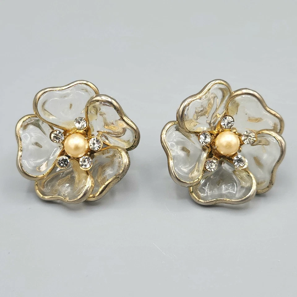 Brincos vintage com clipe de flor esculpida em strass pérola falsa lucite transparente - Imagem 3 de 4