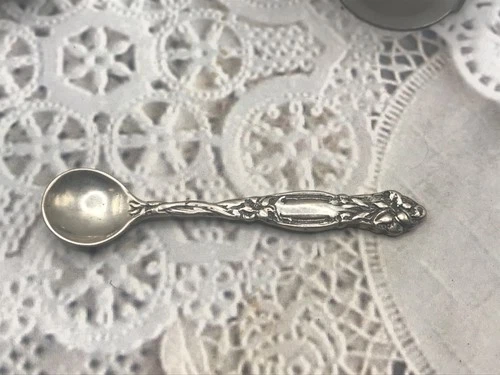 Frontenac by International sterling silver Salt Spoon 2.5"