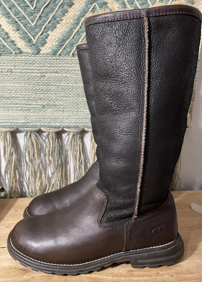 Botas planas UGG Brooks couro marrom alto estilo 5490 tamanho 8 femininas - Imagem 3 de 4