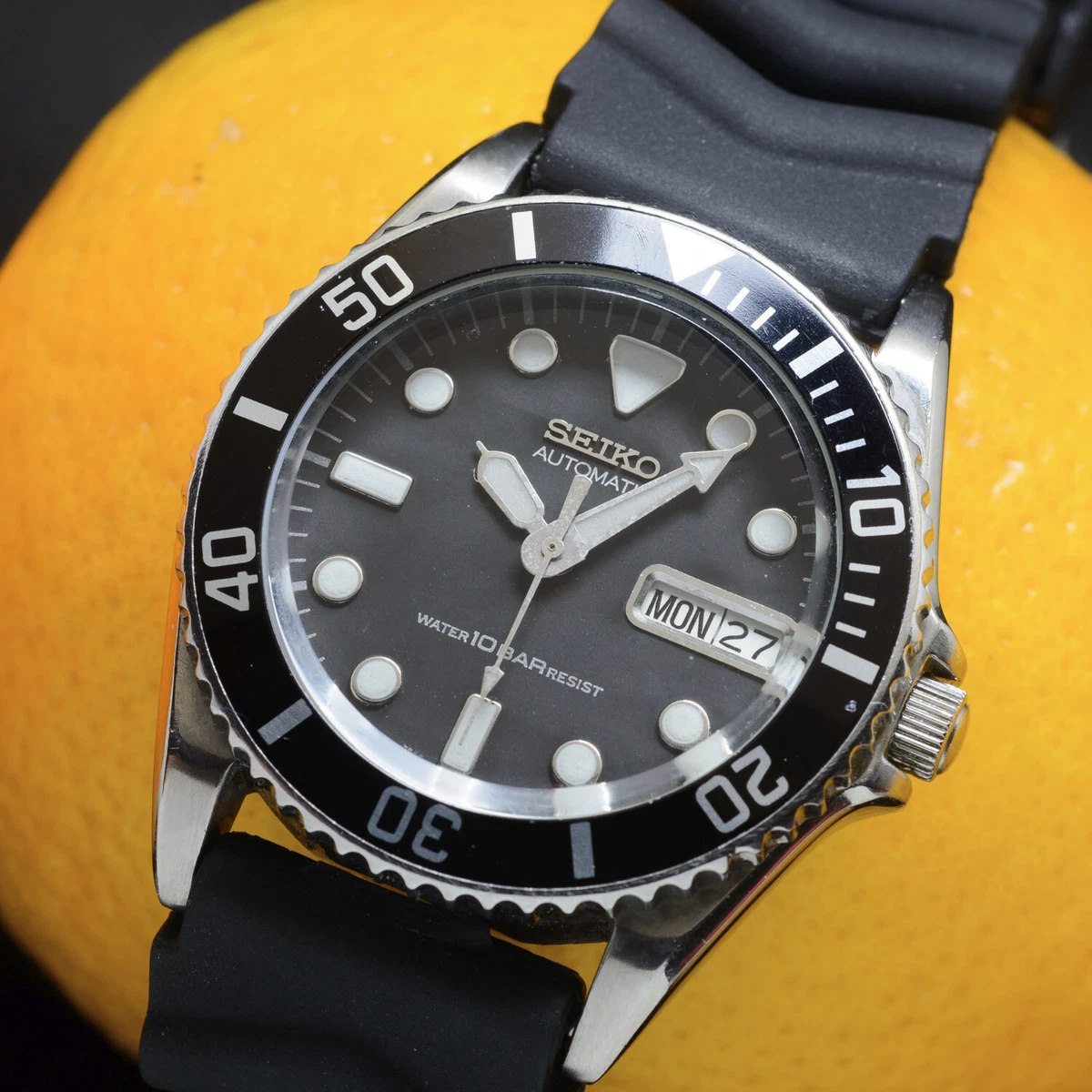 Mid size divers best sale watch