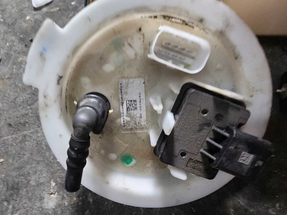 2017-2020 BMW G30 540i 530i 530e 550i IN TANK FUEL PUMP SENDING UNIT OEM - Image 3 of 3