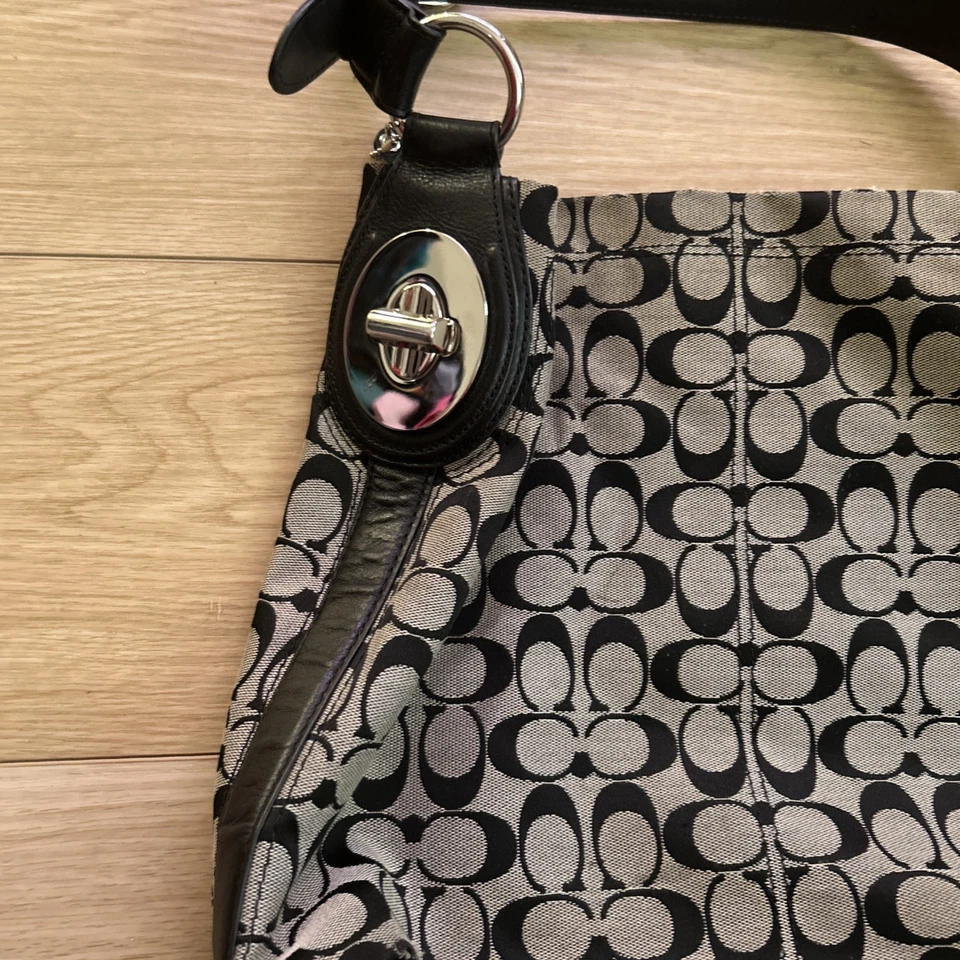 Bolso de hombro/tote Coach vintage Soho de cuero negro y lona Signature C Foto 4 de 4