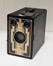 Vintage 1930's ART DECO FACE Kodak Six-16 BROWNIE Leatherette & Metal Box Camera