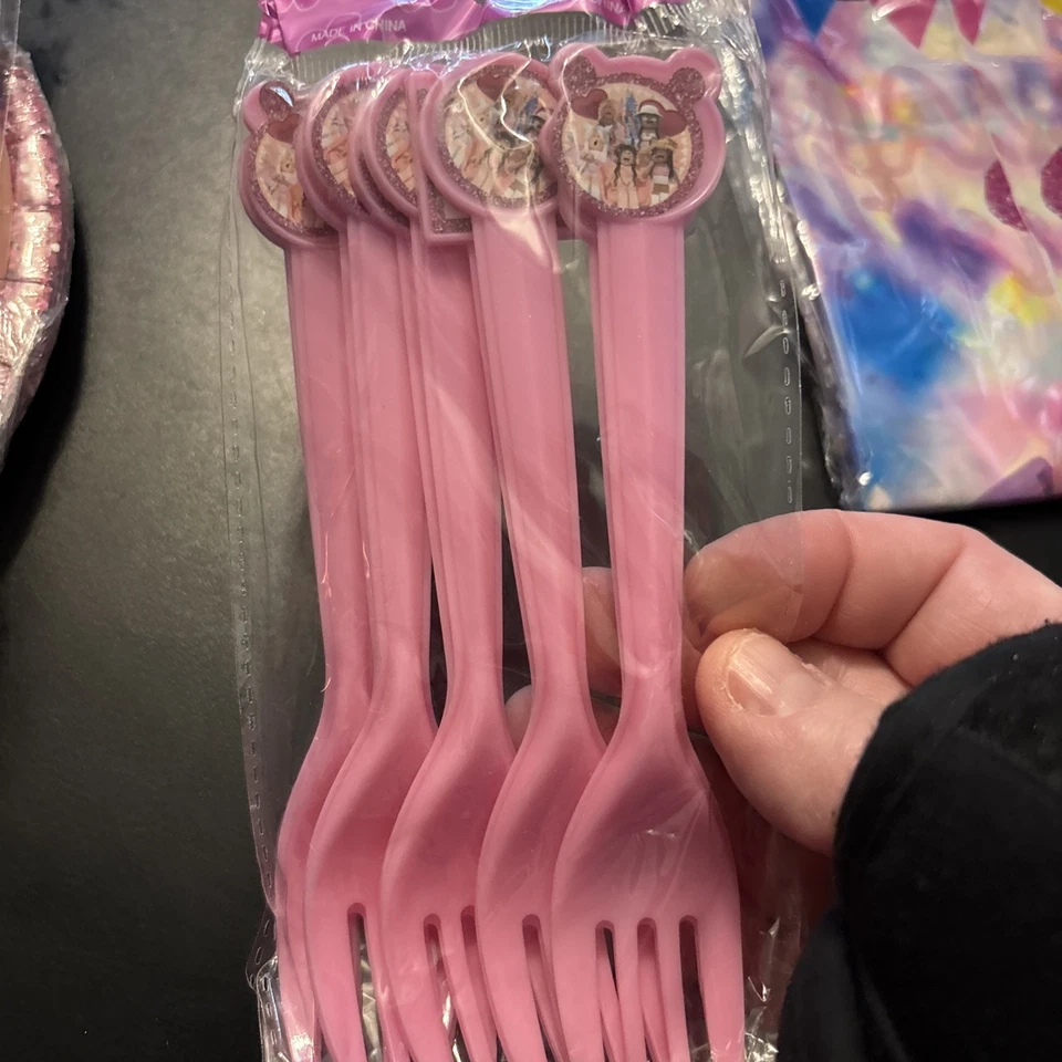 Roblox Girls Birthday Party Set For 10 Plates Napkins Forks 1 Tablecloth  - Image 4 of 4