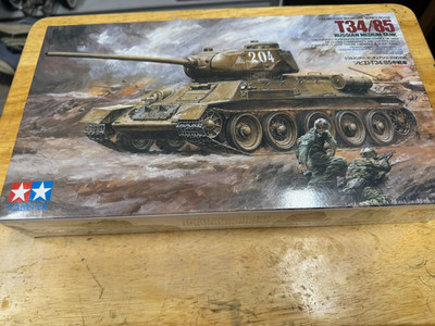 Tamiya, T34/85 Russian Medium Tank, 1/35 Scale, Plastic Model #35138 New Sealed