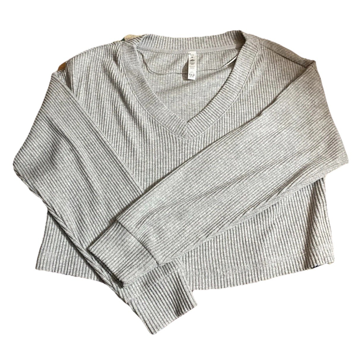 ALO Yoga Muse V-neck Pullover Women's M Gravel Heather Gray Ripped ALO Yoga Muse V-neck Pullover Women's M Gravel Heather Gray Ripped